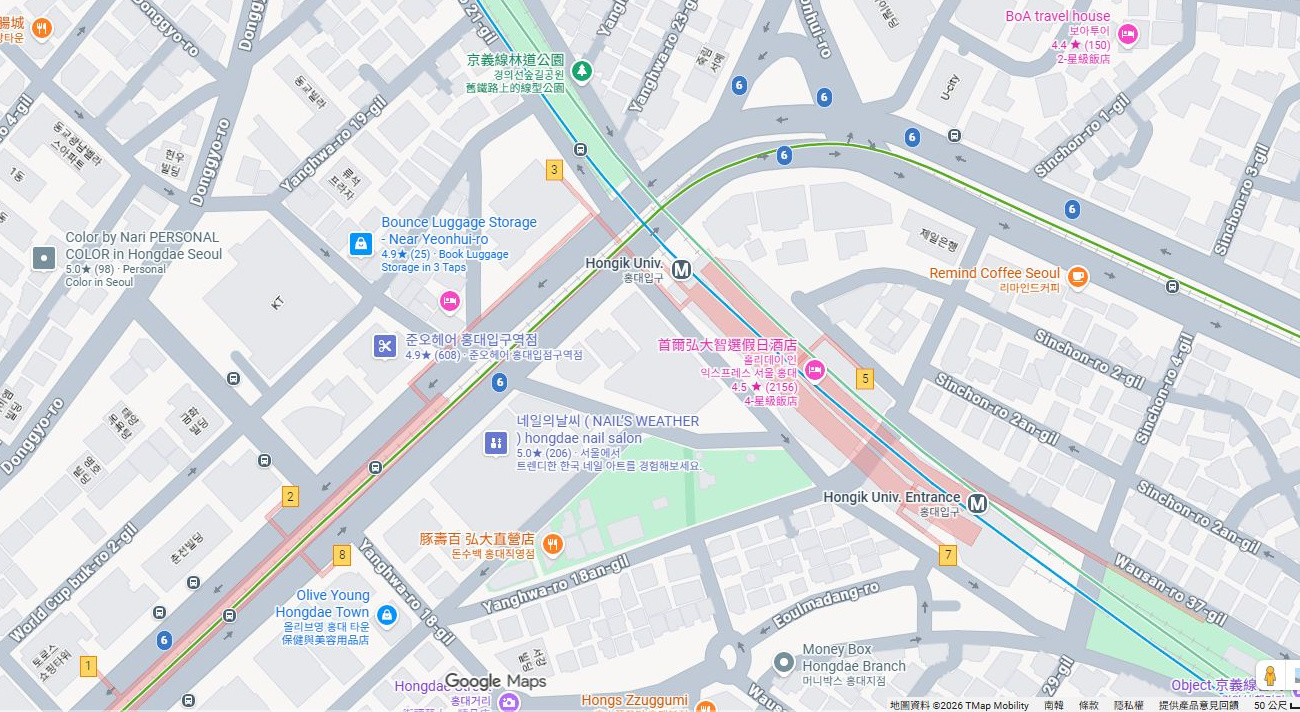 弘益大學站8號出口周邊的 Google 地圖,紅色圖釘標出文中介紹的出口。